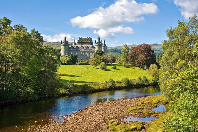 1 Day Castles, West Highlands and Loch Lomond Tour from Edinburgh - Guides, group size, and the stories that make the bus ride worth it