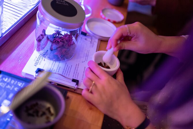 2 hour Gin School Experience in Aberdeen - Welcome Double G&T, Then the Real Gin Lesson Starts