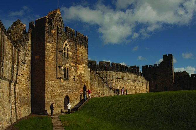 5-Day York, Lake District & Hadrian's Wall Tour from Edinburgh - From Edinburgh to Northumberland, then York: the rhythm of the first day