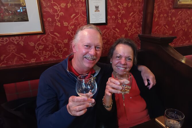 A Wee Walk and a Whisky: Unique Glasgow Walking Tour (5pm) - Meeting at Glasgow City Chambers, and why the group size matters