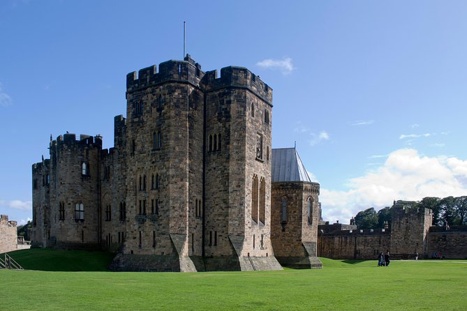 Alnwick Castle, Northumberland and Borders Tour with Admission - The Northumberland Coast stop, quick photos, big mood shift