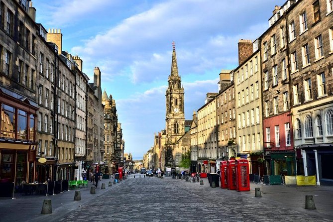 Arrival Transfer: Airport EDI to Edinburgh by Luxury Van - A luxury van transfer that starts with less waiting