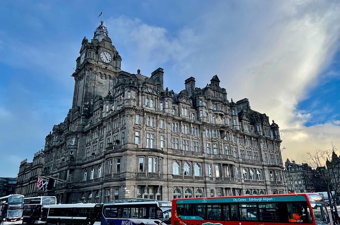 Best of Edinburgh Walking Tour-3 Hours, Small Group max 10 people - Grassmarket to Greyfriars: the stops that turn names into stories
