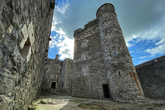 Castles and Outlander Day Tour From Glasgow - Midhope Castle (Lallybroch): short visit, big emotions