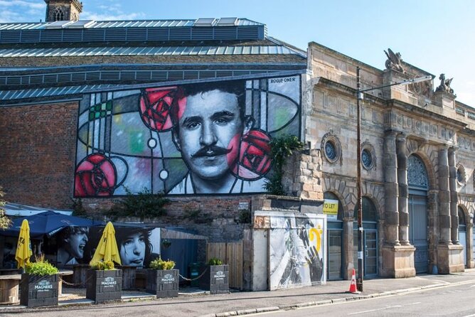Charles Rennie Mackintosh Walking Tour: Saturdays 10am - Stop 1 at The Clutha Bar: the story starts outside