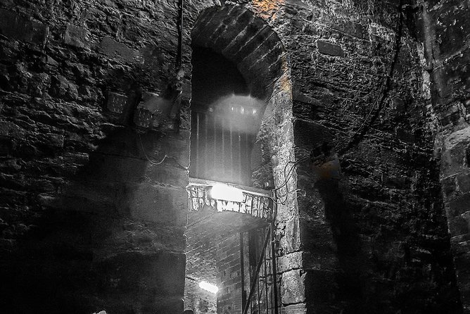 City of the Dead Underground Vaults (Day) - What the guide actually does in the dark