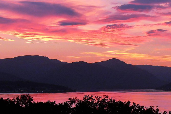 Clyde Coast Tours, see the stunning river Clyde and Argyll hills from Glasgow - River Clyde drive: Dumbarton Rock to Newark Castle in one smooth sweep
