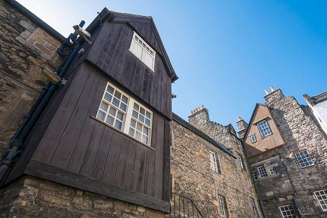 Curious Tales of the Royal Mile - Private Walking Tour - Old Edinburgh, told like it’s happening in front of you