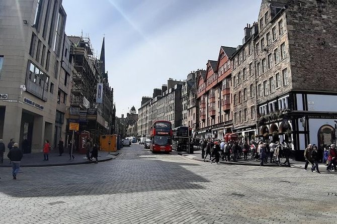 Curious Tales of the Royal Mile - Private Walking Tour - Advocate’s Close: short stop, big attitude (lame gang-fighting would-be authors and mischievous girls)