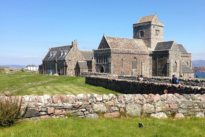 Day Tours & Shore Excursions Glasgow, Greenock & across Scotland - Stirling Castle and Loch Lomond: from fortress drama to big water views