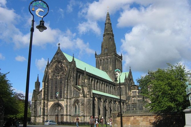 Discover Glasgow. Full day private tour in people carrier. - Meeting at George Square, Pickup, and the Rhythm of a 10:00 Start
