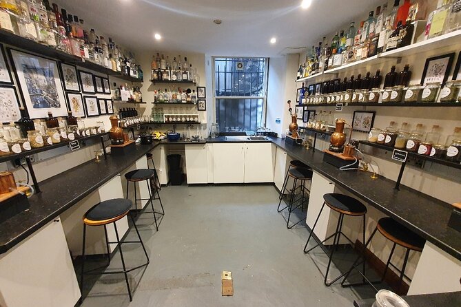 Distill a bottle of Gin on mini copper stills - Key things that make this gin class worth your time