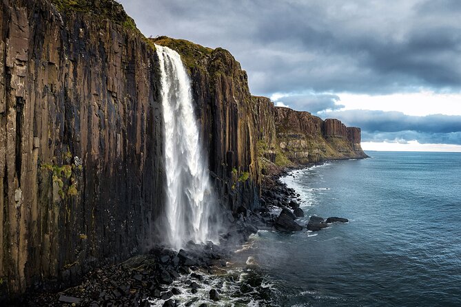 Edinburgh:5-Day Isle of Skye, Inverness & Loch Ness Tour w/Hostel - Day 1: The Kelpies, Stirling Icons, Glencoe, and Your Oban Base
