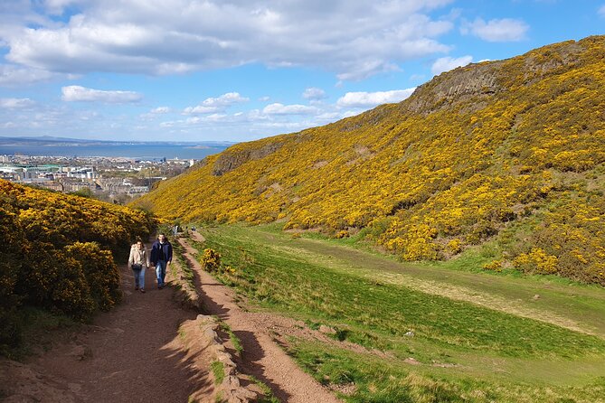 Edinburgh: Arthur's Seat Hike with Local Guide - Starting at Holyroodhouse: arrive early to avoid stress