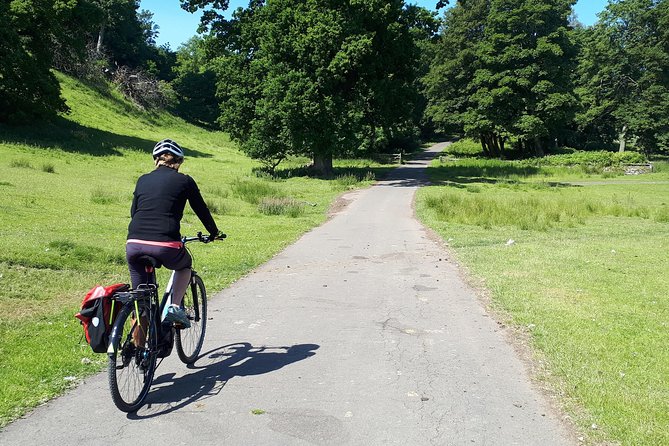 Edinburgh Bridges & Countryside BIke & Ebike Tour with Transfers - Stop 1 and 2: Cramond Village and the Cramond Roman Fort