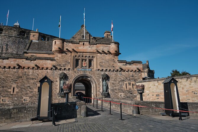 Edinburgh Castle Guided Walking Tour & Holyrood Palace Ticket - Key things that make this tour work