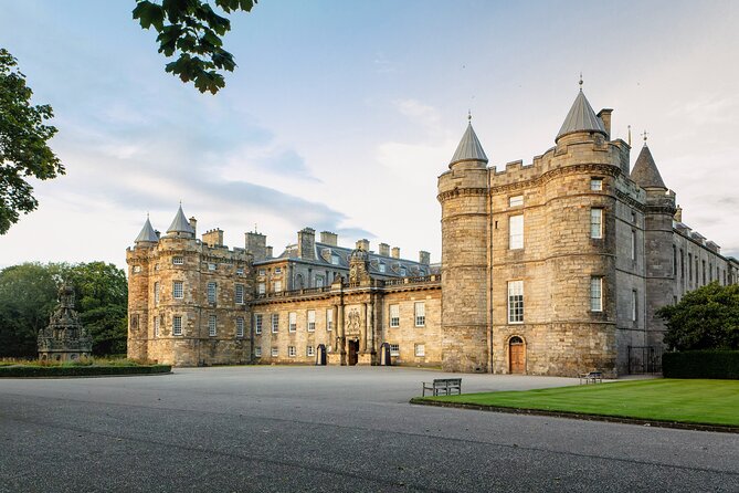 Edinburgh Castle Guided Walking Tour & Holyrood Palace Ticket - Practical tips to get the most from both sites