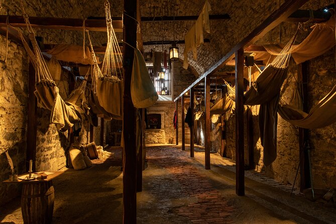 Edinburgh Castle: Guided Walking Tour with Entry Ticket - Weather, clothing, and walking pace you can handle