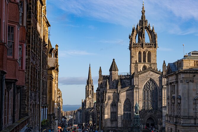 Edinburgh Castle: Guided Walking Tour with Entry Ticket - Small-group energy: when a guide makes the difference
