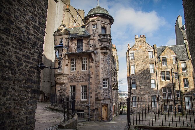 Edinburgh Castle & Royal Mile Walking Tour - Ticket Included - Writers’ Museum Area and Victoria Street: Heart of Midlothian to Colorful Facades