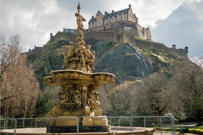 Edinburgh City of Wizards Exploration Game and Tour - Starting at City Chambers, Then Getting Your First Clue