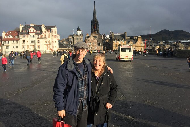 Edinburgh Custom Private Tour with a Local, see the city unscripted - Edinburgh Castle: views and symbols, with real guide context