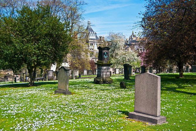 Edinburgh Darkside Walking Tour: Mysteries, Murder and Legends - The Stories and the Guides: Spooky, Gory, and Still Well-Mannered