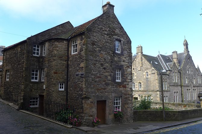 Edinburgh: Dean Village Circus Lane Walking Tour with a Local - Dean Village, New Town, and the Water of Leith in one smooth loop
