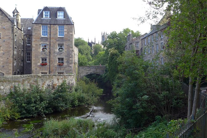 Edinburgh: Dean Village Circus Lane Walking Tour with a Local - Stop 3: Scott Monument, the Gothic Rocketship moment, and why it matters