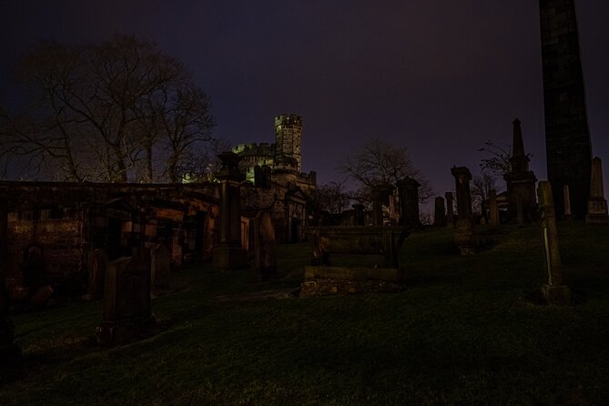 Edinburgh Ghost Tour: Mysteries, Legends and Murders - Getting into the mood: where the night walk starts