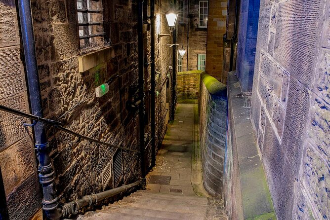 Edinburgh Ghost Tour: Mysteries, Legends and Murders - Corpses, the black market, and the Burke and Hare thread