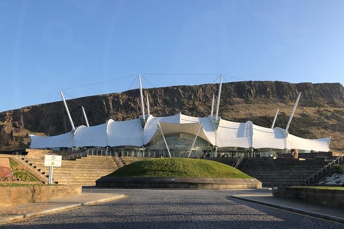 Edinburgh Half Day Guided Private Tour in a Premium Minivan - The Royal Mile and Closes: from Castle to Palace in one sweep