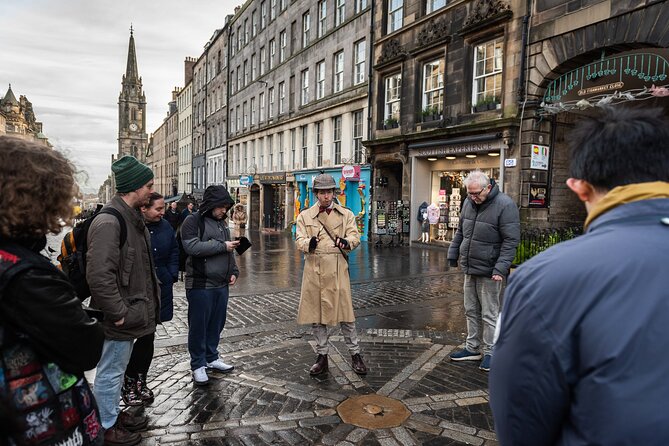 Edinburgh Historical Gems Tour with Whisky & Local Flavours - Stop 2: The Royal Mile, then straight into quieter lanes
