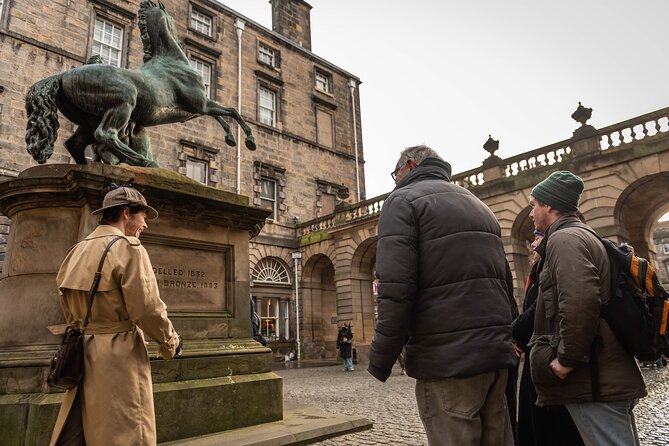 Edinburgh Historical Gems Tour with Whisky & Local Flavours - Stop 3: Canongate and the Closes you usually miss