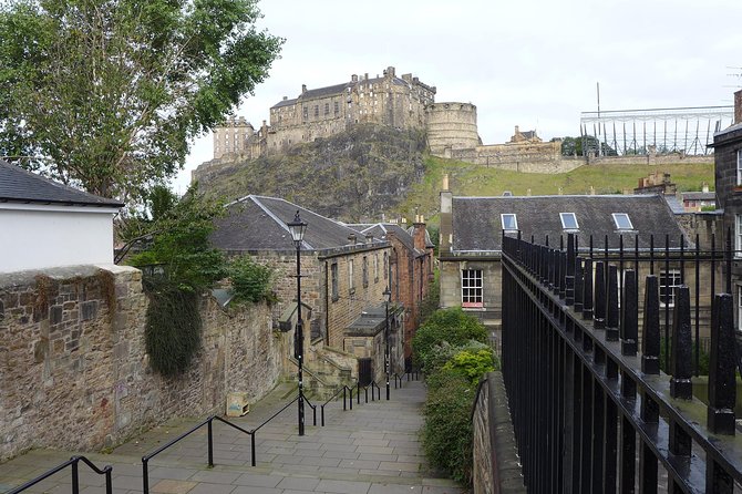 Edinburgh: History Lovers Old Town Walking Tour - Greyfriars: graveyard stories that link people, books, and medicine