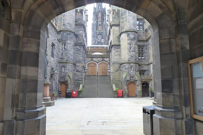 Edinburgh: History Lovers Old Town Walking Tour - Edinburgh Old Town: where the city layout becomes a map