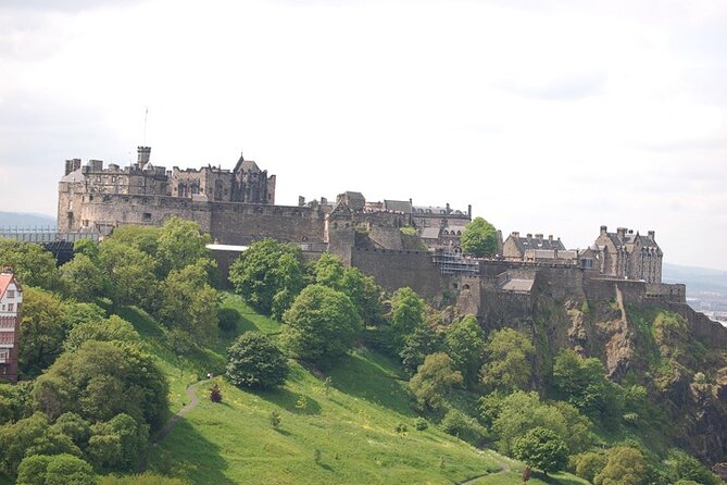 Edinburgh Hop-on Hop-off City Tour with Live Guide - Stop-by-stop: Princes Street Suites, squares, and the ride up toward Holyroodhouse