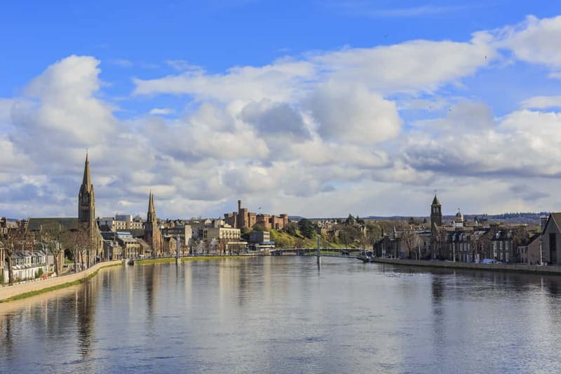 Edinburgh: Loch Ness, Inverness & Highlands Tour in Spanish - Glen Coe Valley photo stops: Three Sisters plus three chances to frame it