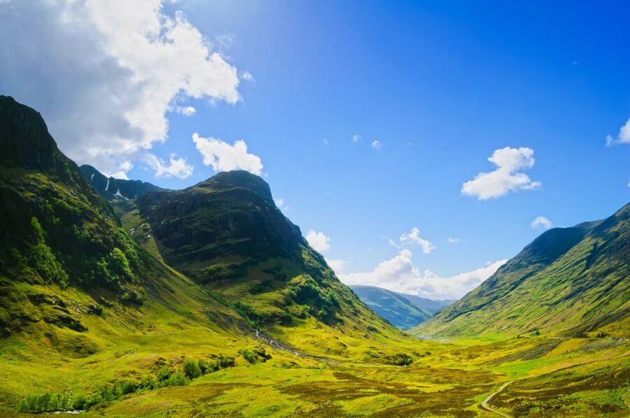 Edinburgh: Loch Ness, Inverness & Highlands Tour in Spanish - Pitlochry Victorian village time: a calmer ending