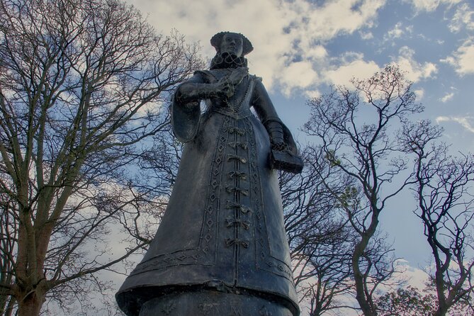 Edinburgh: Mary Queen of Scots Privately Guided Luxury Day Tour - Kelpies and William Wallace, the road stops that make the drive worth it