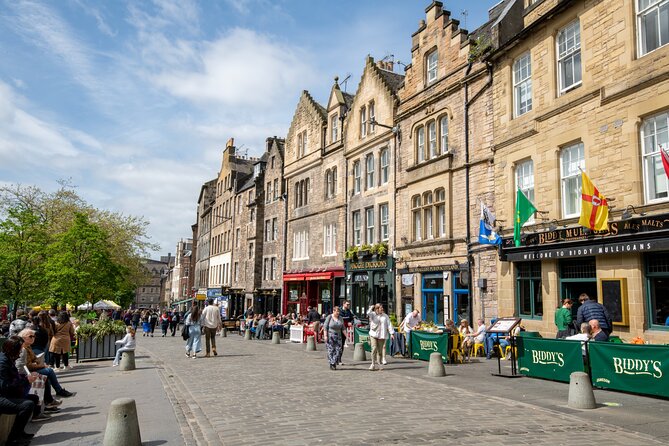 Edinburgh Old Town: Historical Guided Walking Tour - English or French, and How to Choose the Right Departure