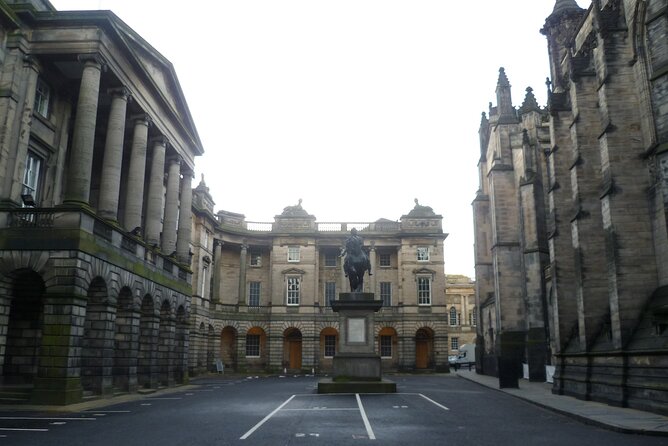 Edinburgh Old Town Private Self-Guided Tour - The Hub and Edinburgh Castle: pick up the pace, then slow down for stories
