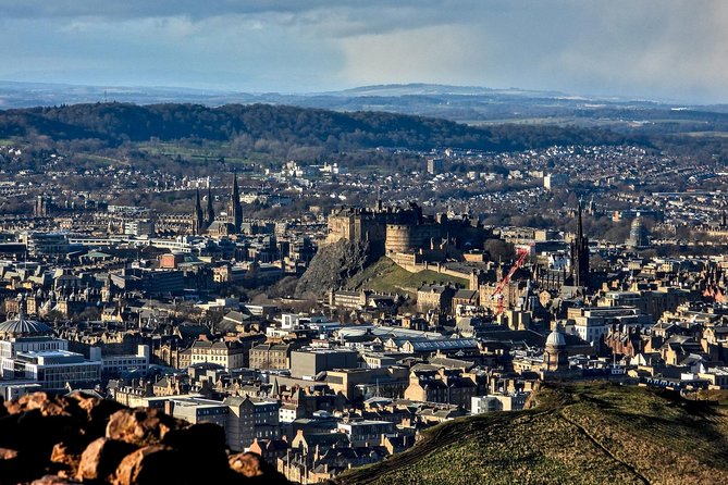 Edinburgh - Old Town Stories - The Royal Mile on foot: long-gone buildings and nearby statues