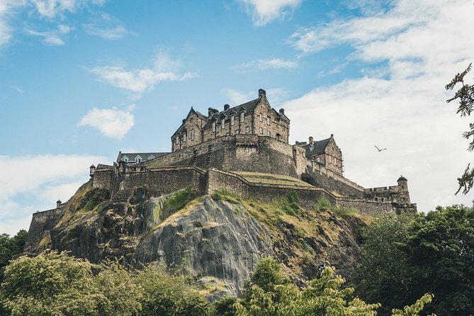 Edinburgh Private city tour - Greyfriars Kirkyard and Greyfriars Kirk: Old Stones and Local Atmosphere