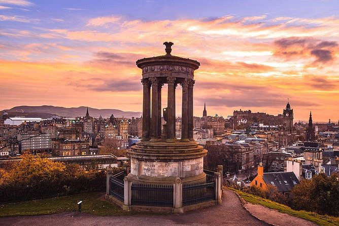 Edinburgh Private city tour - Holyrood Palace and the Old Town to New Town Shift