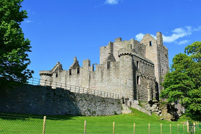 Edinburgh Private Day Tour | The Royal Experience from Glasgow - Holyroodhouse: official residence, multimedia tour, and schedule reality
