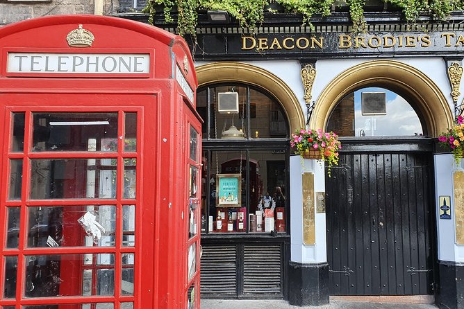 Edinburgh Private Walking Tour - Advocate’s Close for views, culture revival, and a famous prank story