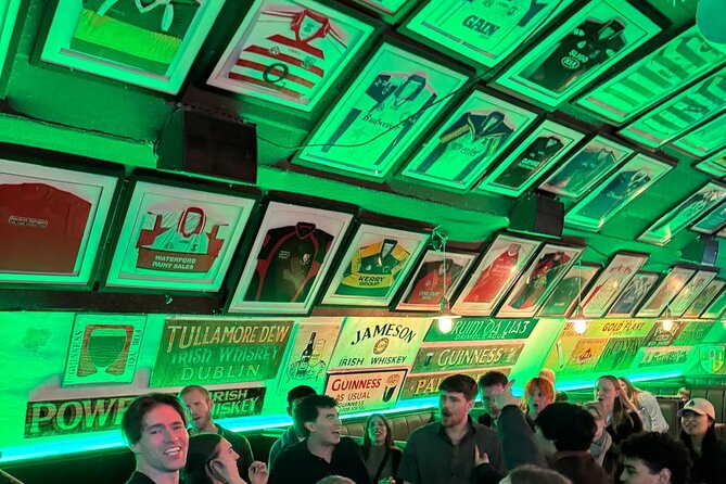 Edinburgh Pub Crawl Free Shots and VIP Entry - VIP Entry: Skipping Lines Changes the Whole Night