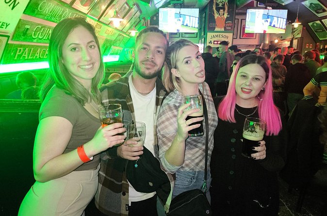 Edinburgh Pub Crawl Free Shots and VIP Entry - Your Host and the Photo Moments That Actually Help