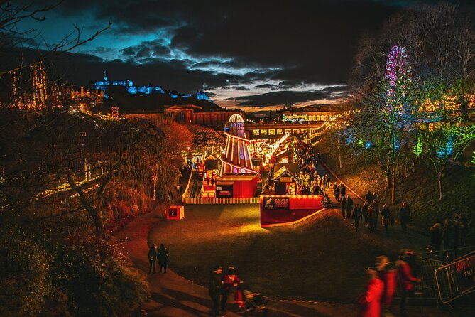 Edinburgh's Christmas Lights and festive Black Taxi Tour - Warm drinks and mince pies, but plan on paying for them